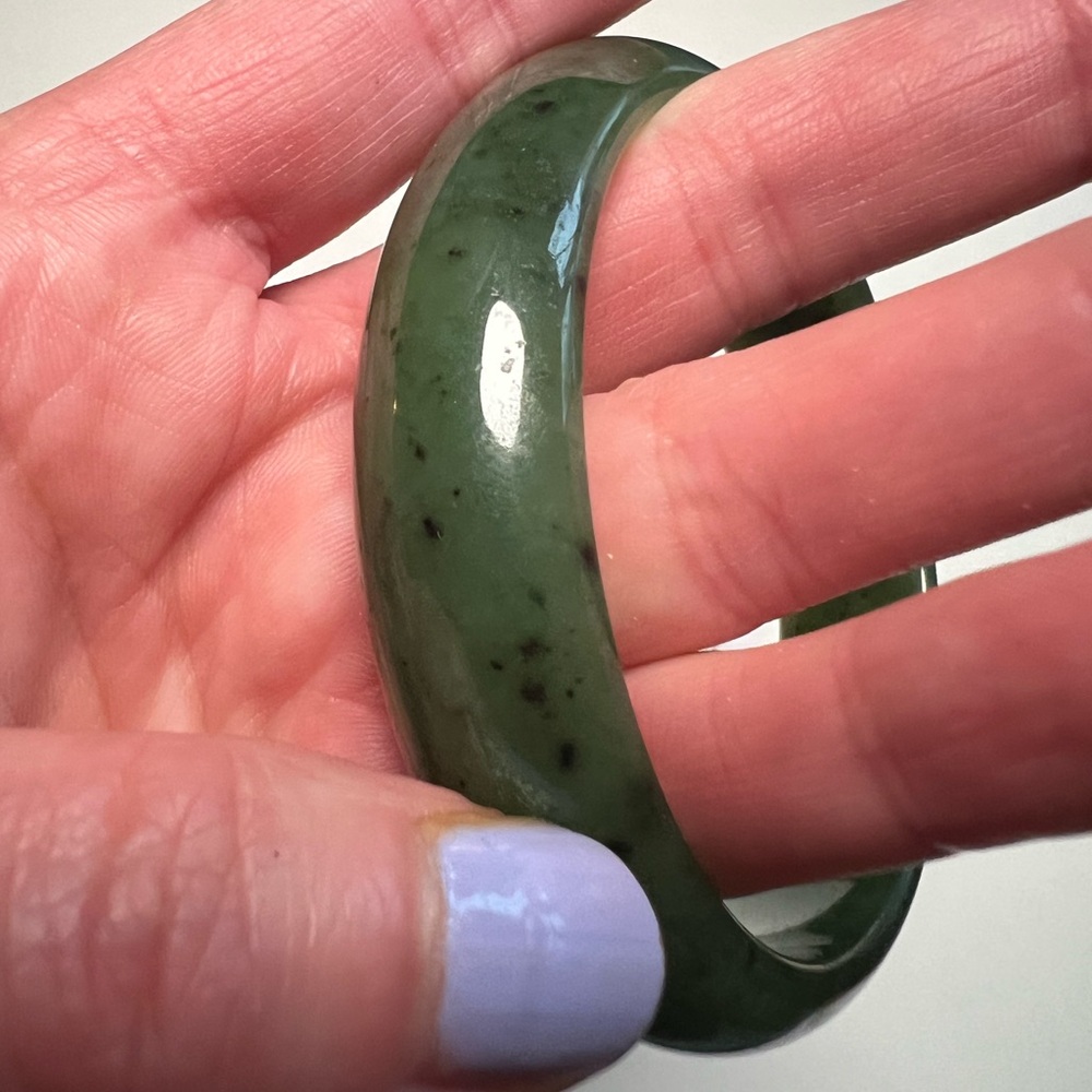 Nephrite Jade bangle 7.5”/19cm inner diameter - Picture 13 of 16